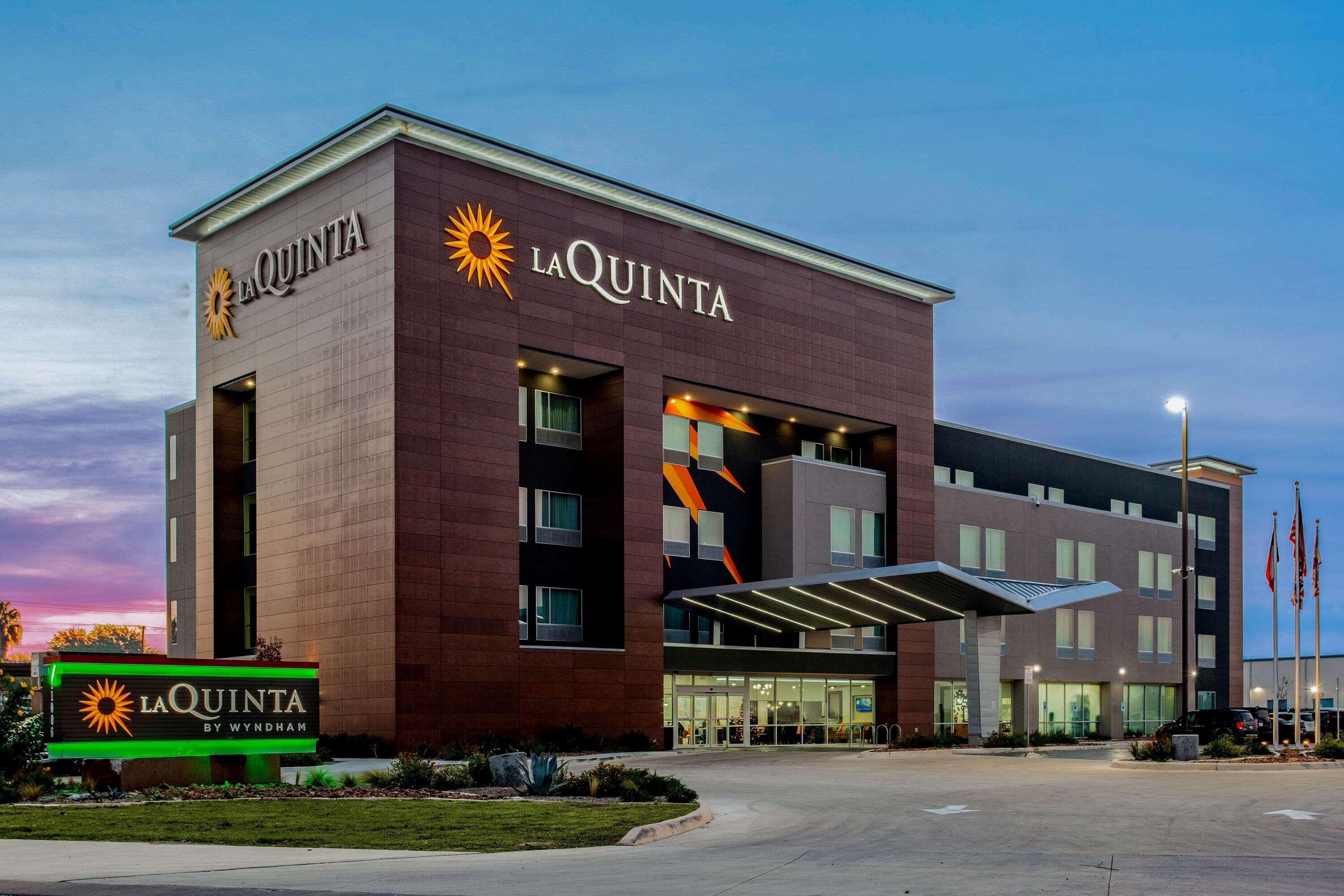La Quinta By Wyndham San Antonio Alamo City Exterior photo